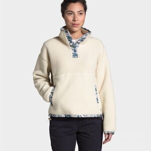The North Face Women's Liberty Cragmont Cream Fleece Hoodie, size xs